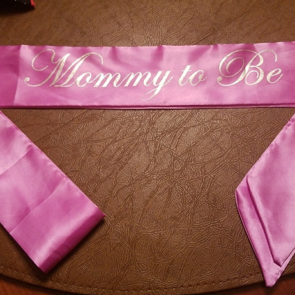 Purple silky "mommy to be" sash